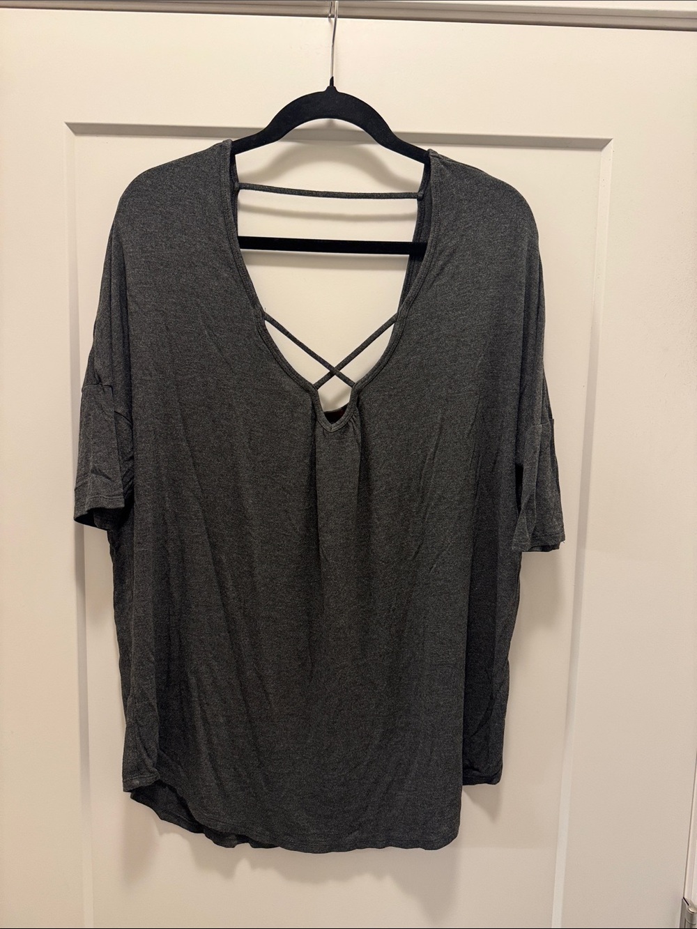 🆕 Red by BKE Charcoal Crisscross Back V-Neck Tee. XL. NWOT! 🔥